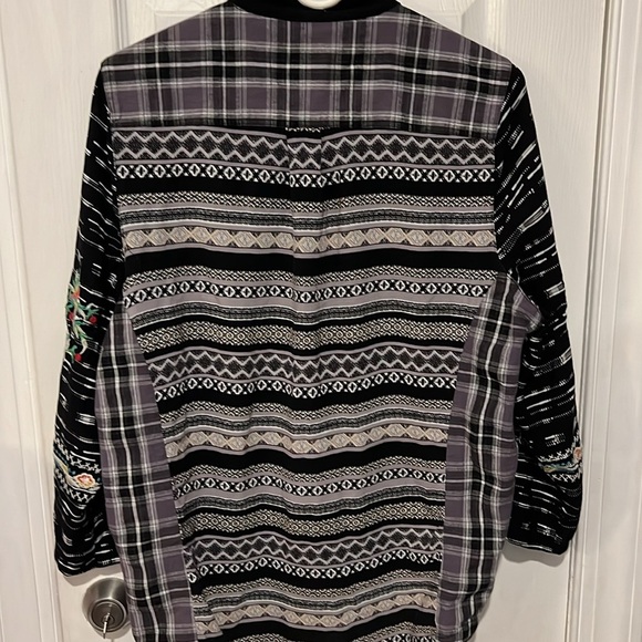 Wome Caleaas blouse - Picture 5 of 5